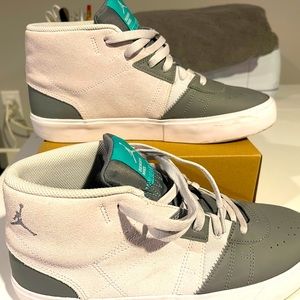 Jordan Series.01 Mid Iris Whisper 2022 Size 9.5 - Like New!